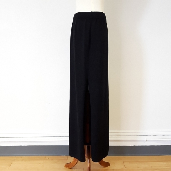 St. John | Knit Collection Maxi Skirt w. Side Slit in Black - Picture 3 of 8